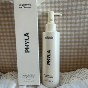 PHYLA pH Balancing Gel Cleanser